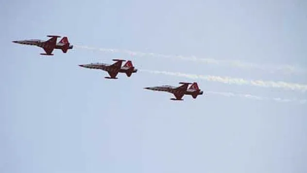 Türk Yıldızları'ndan Prova