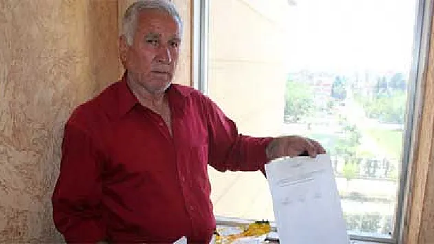 Cep telefonu beklediği paketten parfüm ve seccade çıktı