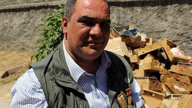 Gaziden örnek davranış! Kağıt toplayarak tam 35 bin öğrenciye yardım etti!