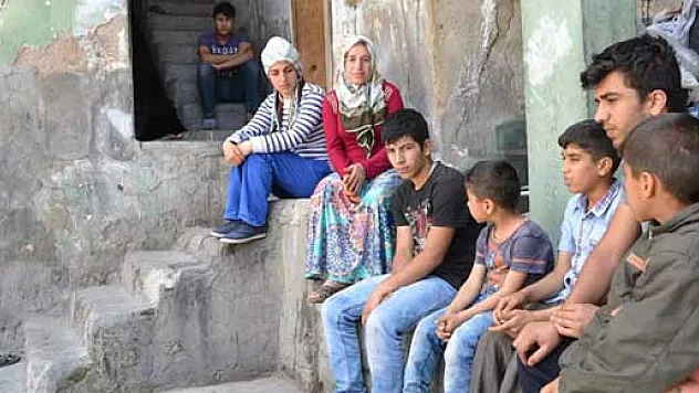 Önce babaları öldü sonra anneleri terk etti