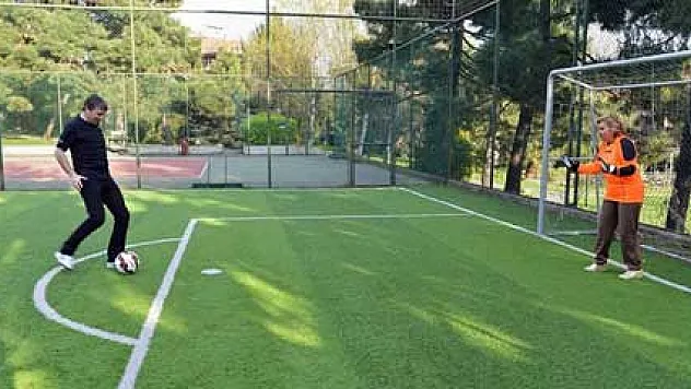 Nazlı Ilıcak kaleye geçti, Metin Tekin penaltı kullandı