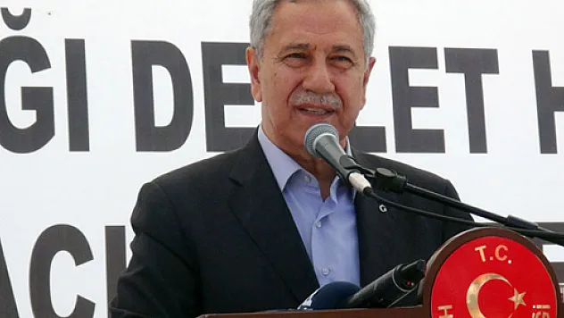 Arınç: 'Türkiye bölgede vaha gibi'