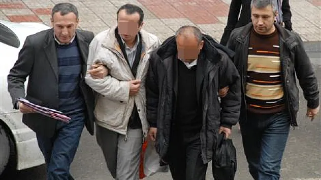 Otomobil hırsızlarını mobese kamerası ele verdi