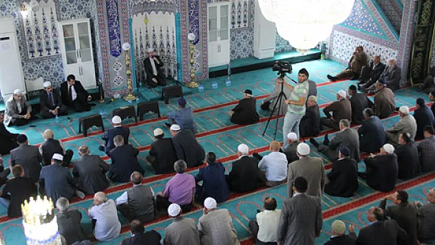 Merkez Camii dualarla açıldı