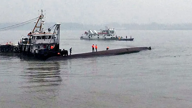 Çin'de 458 kişi taşıyan gemi battı!