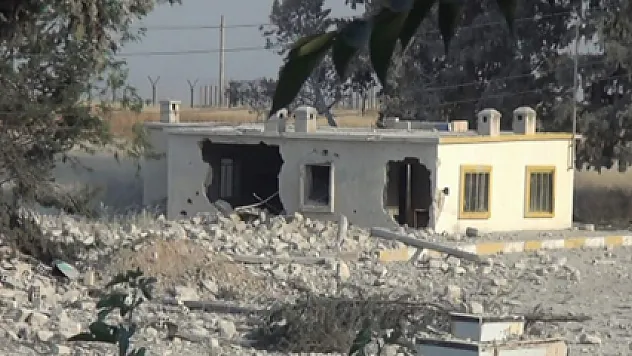 IŞİD Suriye sınırındaki resmi binaları havaya uçuruyor