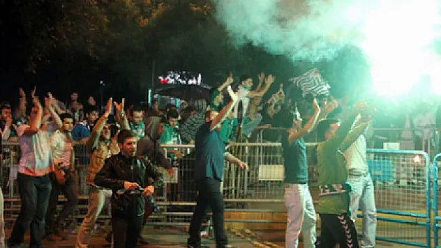 Maç bitti ortalık savaş alanına döndü