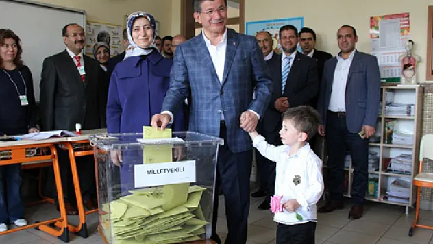 Başbakan Ahmet Davutoğlu, memleketi Konya'da oy kullandı