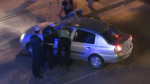Polis kaçmak isteyen alkollü sürücüyü son anda durdurdu