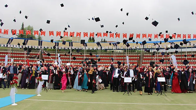 İlahiyat Fakültesi 343 Mezun Verdi
