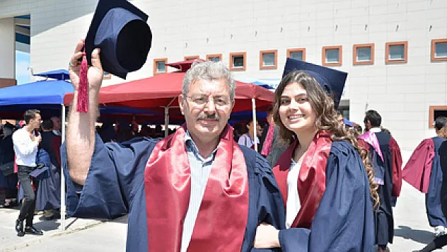 Baba kız birlikte mezun oldular