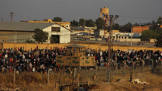 Akçakale Sınır Kapısı'nda gergin bekleyiş sürüyor