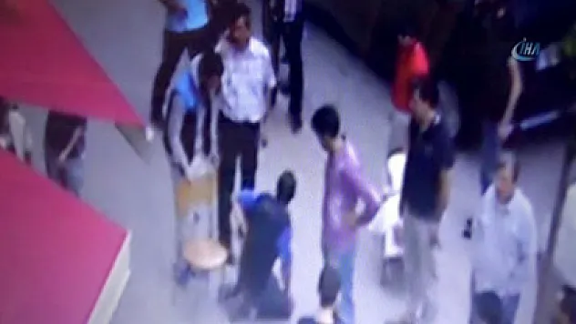 Bursa'da 2 kişinin bıçaklandığı ekmek kavgası kamerada