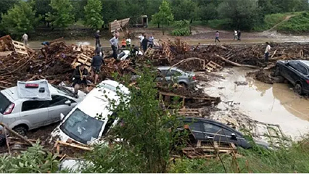 Kocaeli'deki sel anı cep telefonu kamerasında!