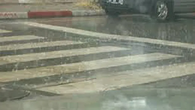 SAMSUN'DA YAĞMUR HAYATI FELÇ ETTİ, SEL UYARISI