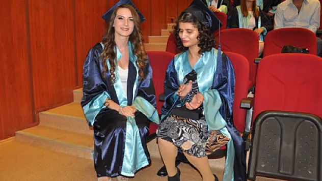 Görme engelli Ümran, üniversiteyi ikinci bitirdi