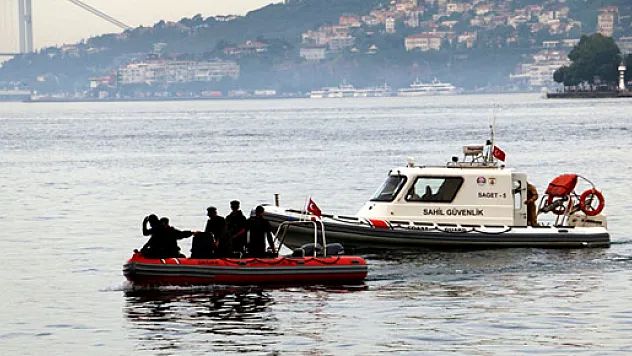 İstanbul Boğazı'nda sürat teknesi alabora oldu