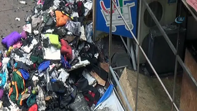 Alışveriş merkezi kaynak makinesinden çıkan kıvılcımla yanmış