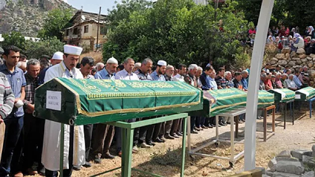 Ermenek'te öldürülen beş kişi toprağa verildi