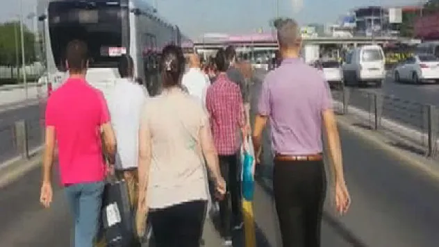 Metrobüs arıza yaptı
