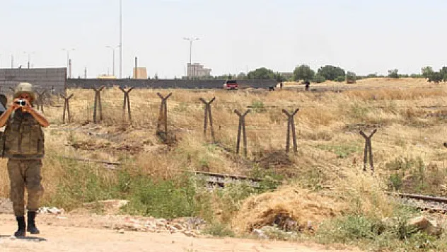 Sınıra mayın döşeyen IŞİD'liler ilk defa yakından görüntülendi