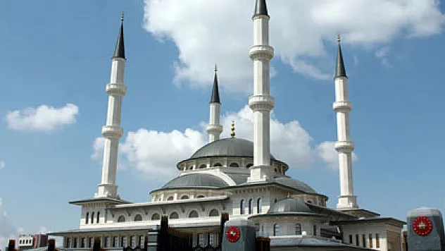 Külliye Camisi'nden ilk ezan sesi yükselecek