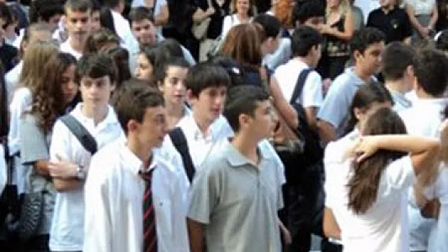 Liselerde '18 Yaş' Kararı