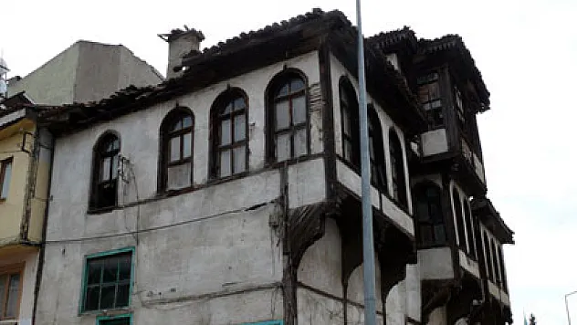 Tarihi Küplü Köyü evlerinin hali içler acısı