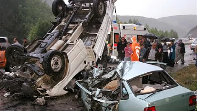 5 Kişinin ölümüne sebep olan sürücüye 8 yıl 4 AY hapis