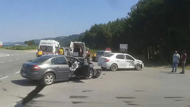 Yakakent'te Trafik Kazası: 7 Yaralı