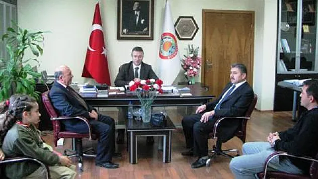 Atletizimciler Başkan Topaloğlu'nu ziyaret etti