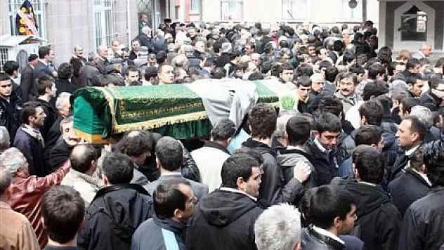 Beyin kanaması geçiren öğretmen toprağa verildi