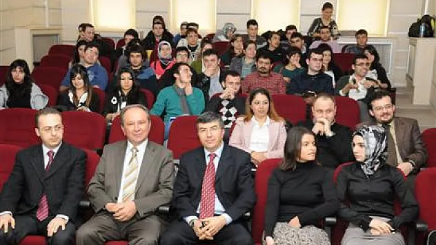 Burma, öğrencilerle buluştu