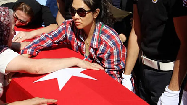 Şehit polise, Taylandlı eşinden ağıt