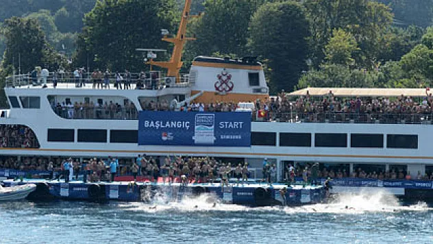 Boğaz'da yüzücüler kıyasıya yarıştı