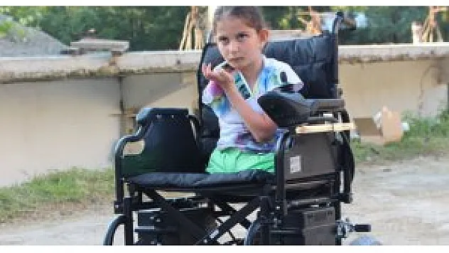 Yaren'e akülü aracını İhlas Holding hediye etti