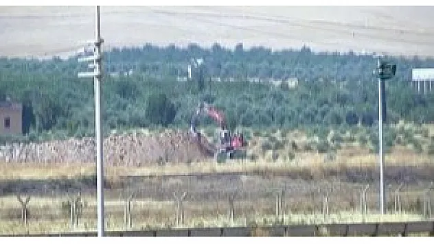 Türkiye mevzi yaptı, IŞİD hendek kazdı