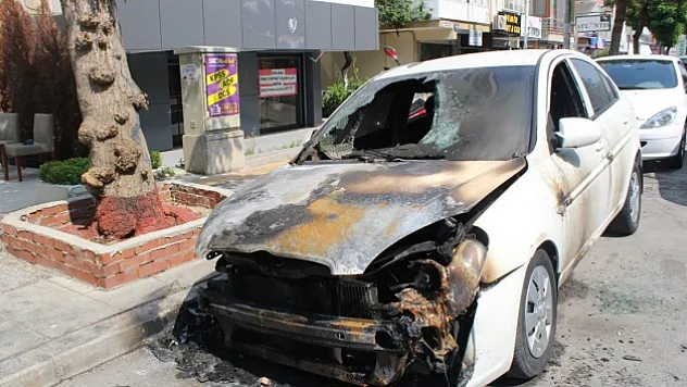 Darp edilen kadının şimdi de aracı kundaklandı