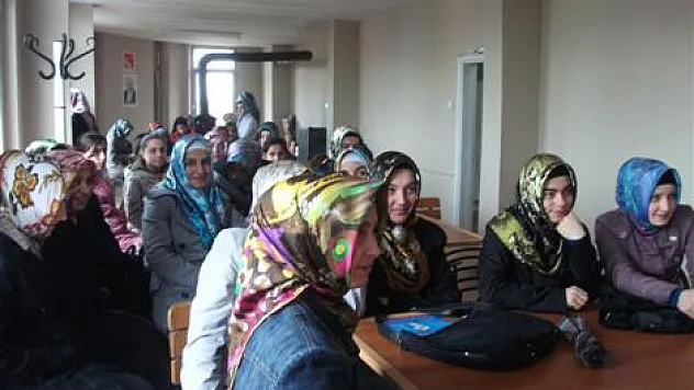 Saral, 'Müslüman gençliğin üzerinde oynanan oyun bunlar'