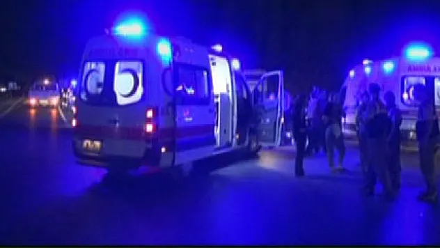 Yolcu otobüsü TIR'a çarptı: 33 yaralı!