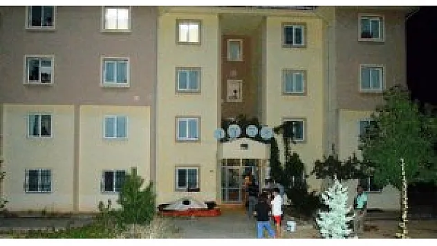 Kocasına kızdı, çocuğuyla birlikte intihara kalkıştı