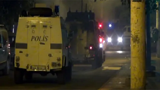 Hendek kazan silahlı grup polise ateş etti!