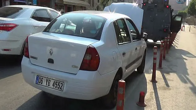 Adliyede şüpheli araç paniği