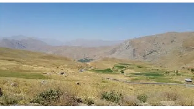 Hakkari-Çukurca karayolu sekiz gündür ulaşıma kapalı