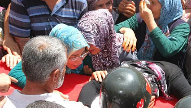 Şehit uzman çavuşa, nişanlısından gözü yaşlı veda