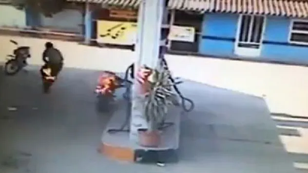 Benzin alırken canından oluyordu