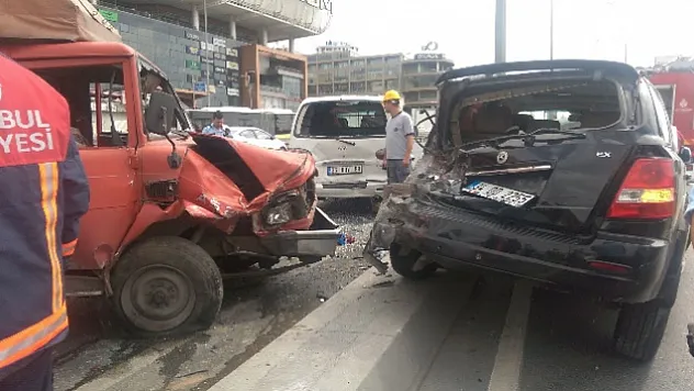 Kendi kullandığı kamyonetin altında kaldı