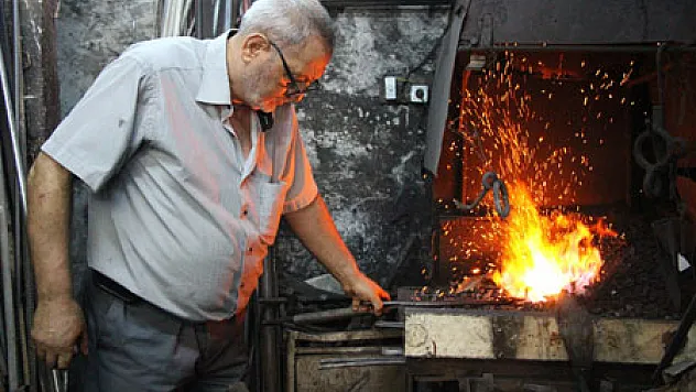 Asırlık Demirci Zamana Meydan Okuyor