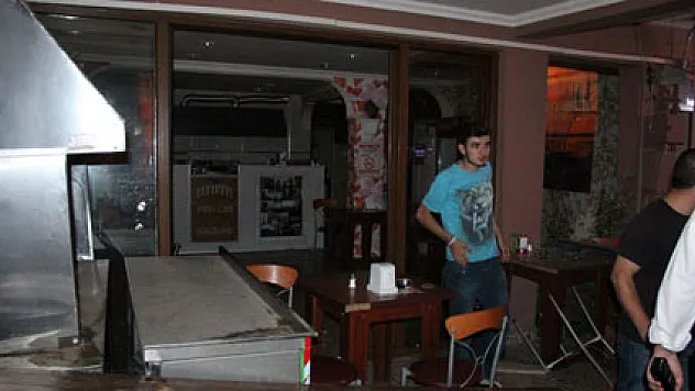 Çatısına baz istasyonu kurulan lokantayı dağıttılar