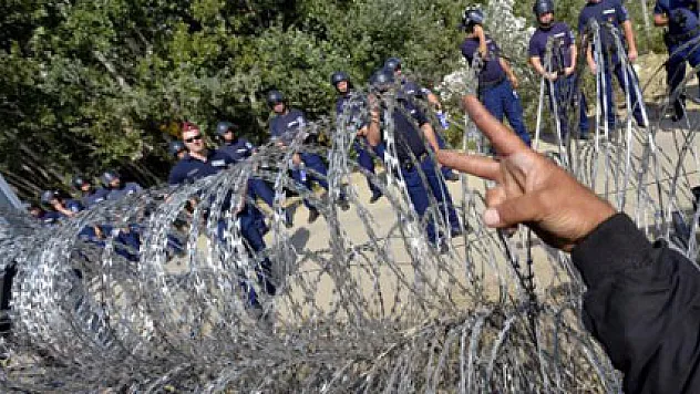 Macaristan, Hırvatistan sınırına tel örgü çekmeye başladı